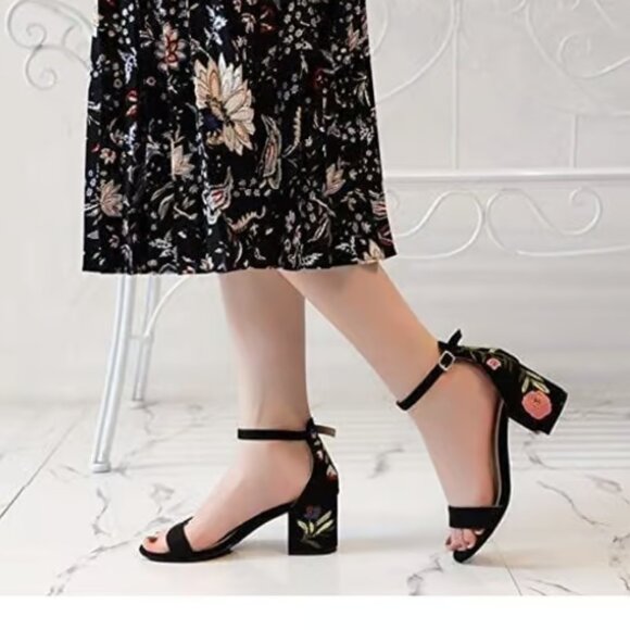 block heels - Picture 6 of 6